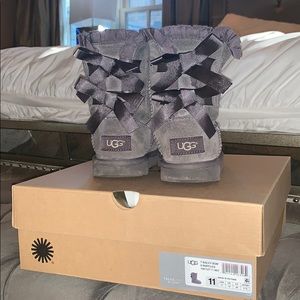Grey ugg boots with bows
